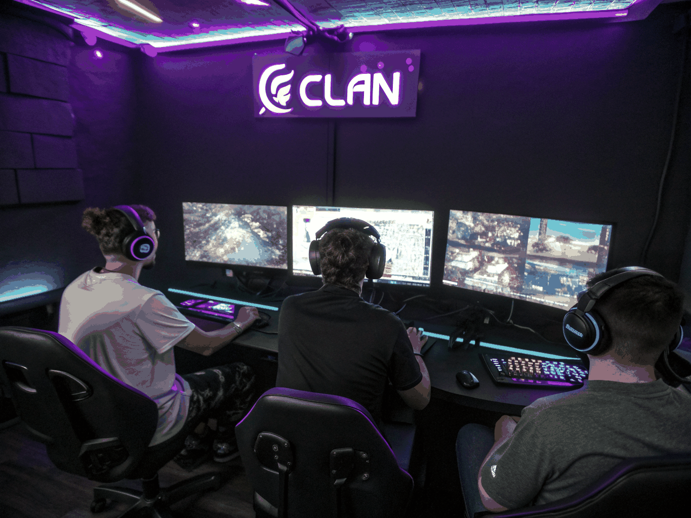 Players inside a simulated tournament stage environment